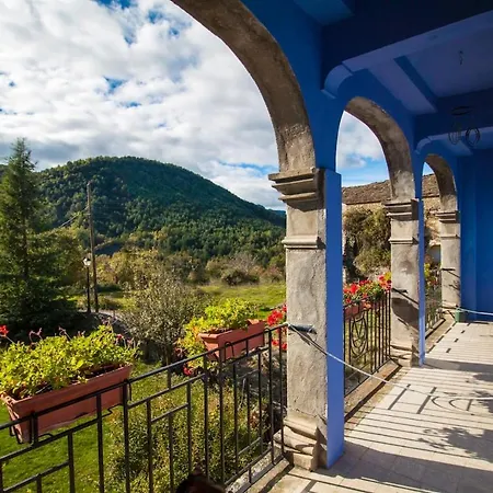 Spacious House With Mountain View In Albella, Fireplace. 펜션 *