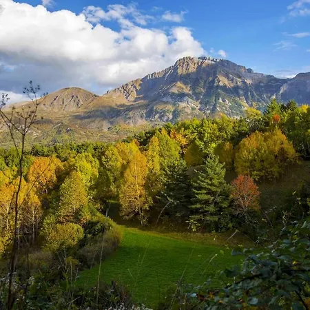 펜션 Spacious House With Mountain View In Albella, Fireplace. *